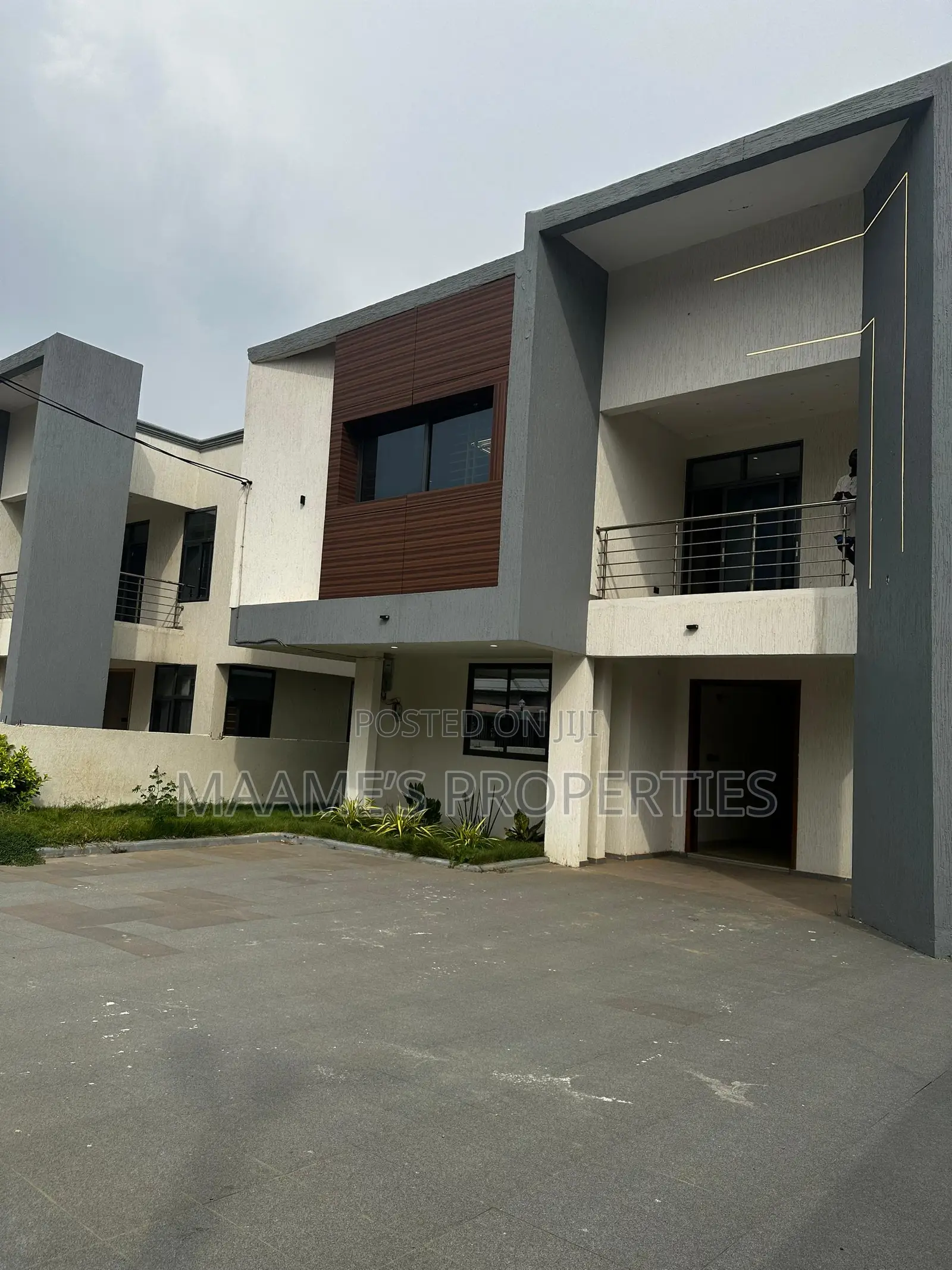 4bdrm Duplex in West Hills Mall Area for sale