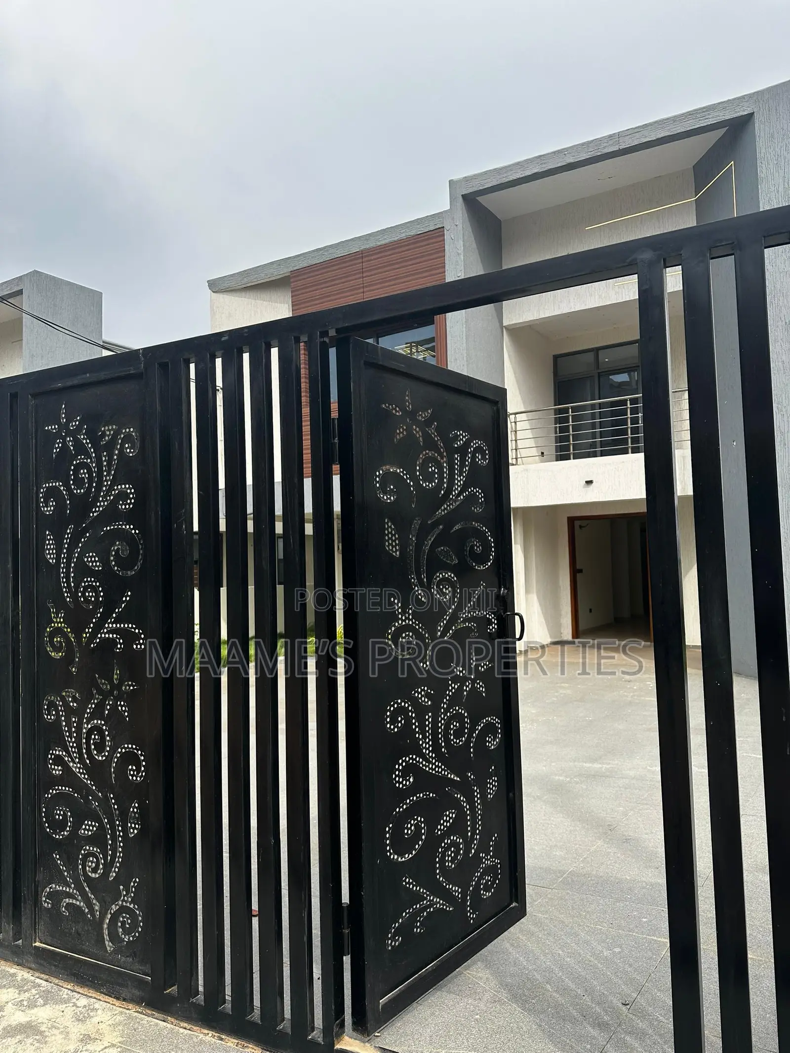 4bdrm Duplex in West Hills Mall Area for sale