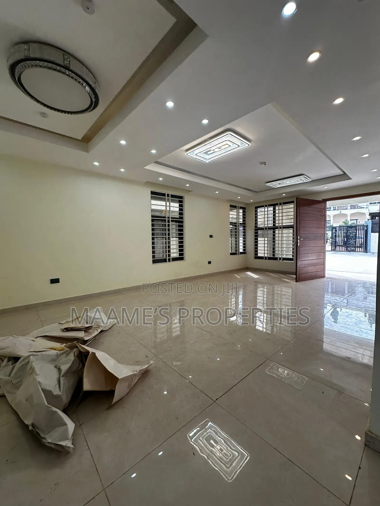 4bdrm Duplex in West Hills Mall Area for sale