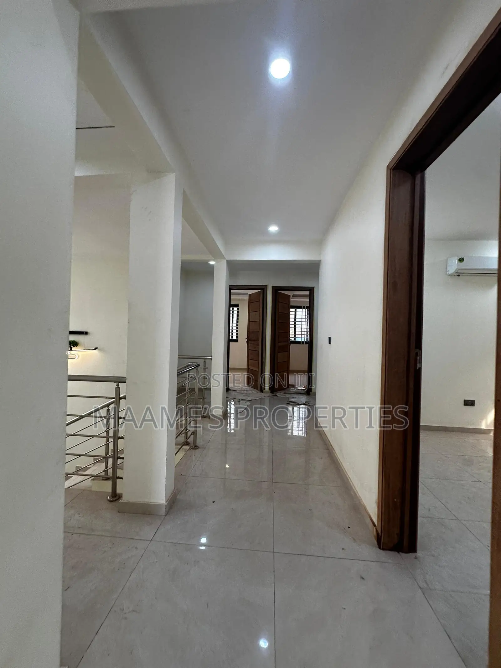 4bdrm Duplex in West Hills Mall Area for sale