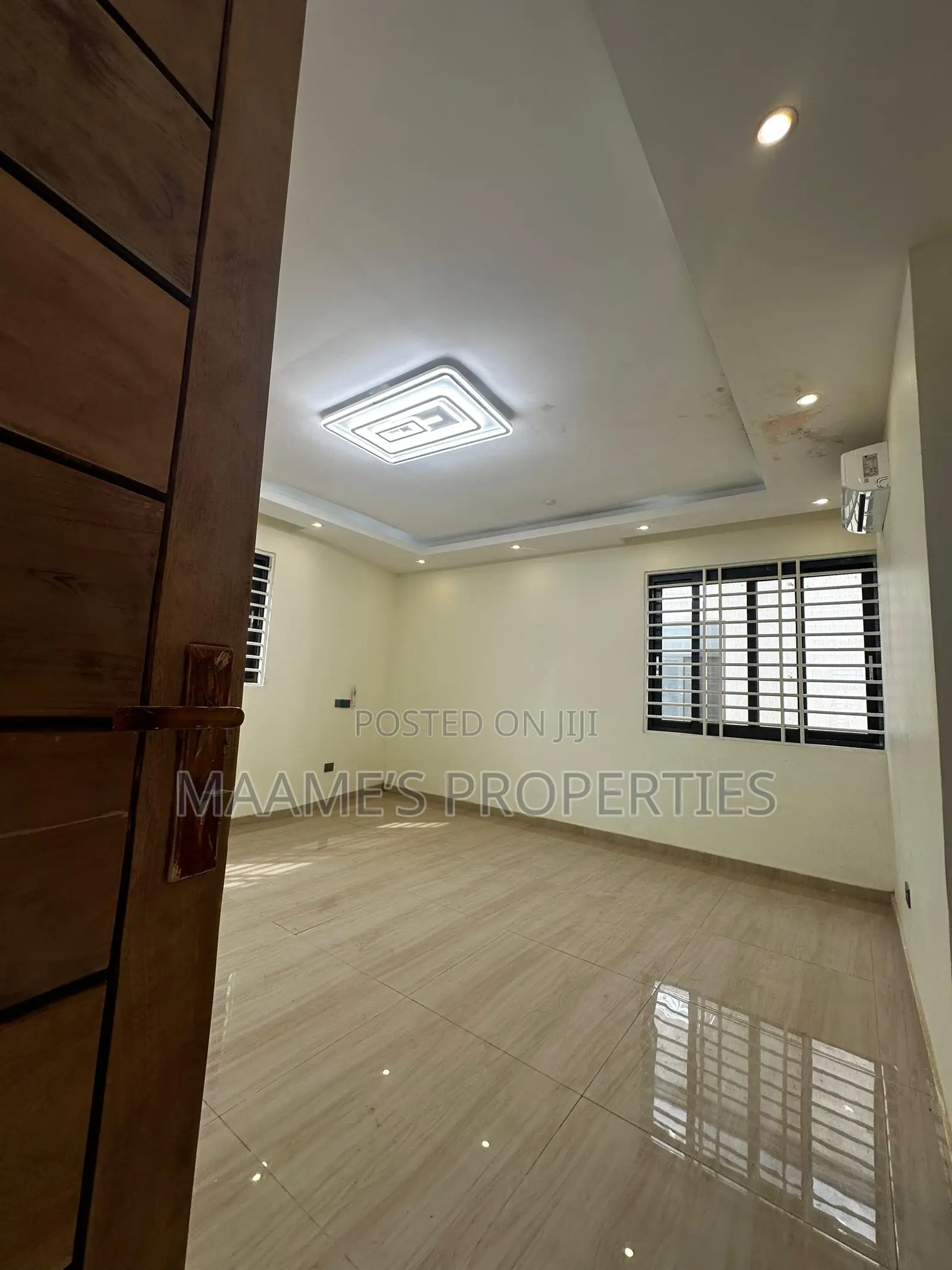 4bdrm Duplex in West Hills Mall Area for sale