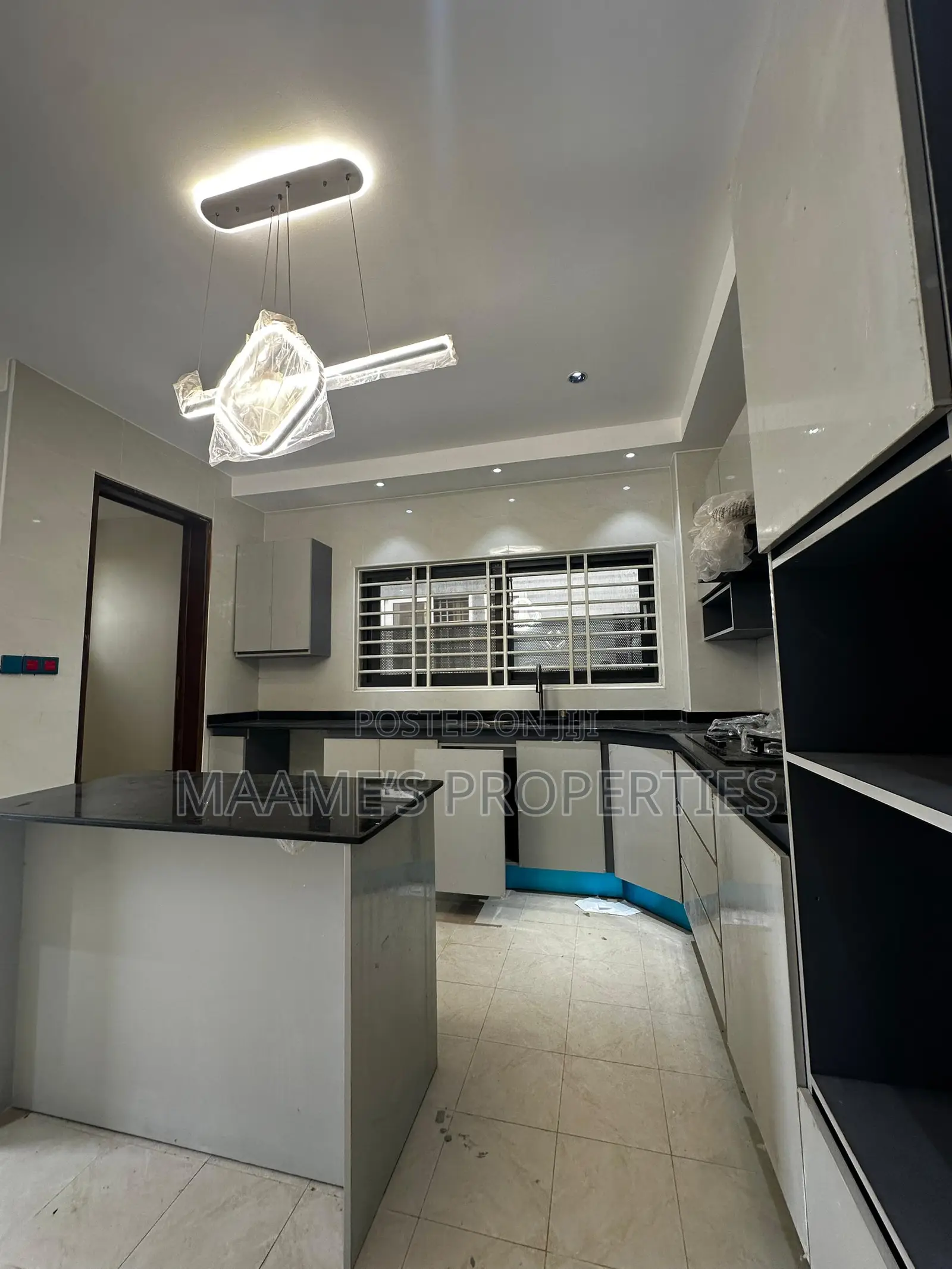 4bdrm Duplex in West Hills Mall Area for sale