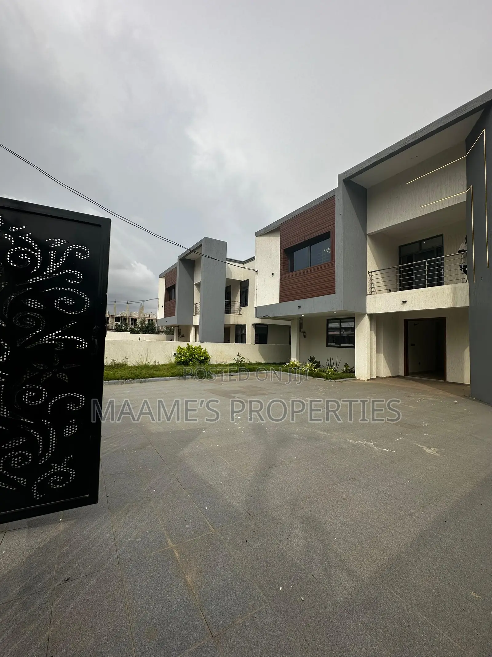 4bdrm Duplex in West Hills Mall Area for sale