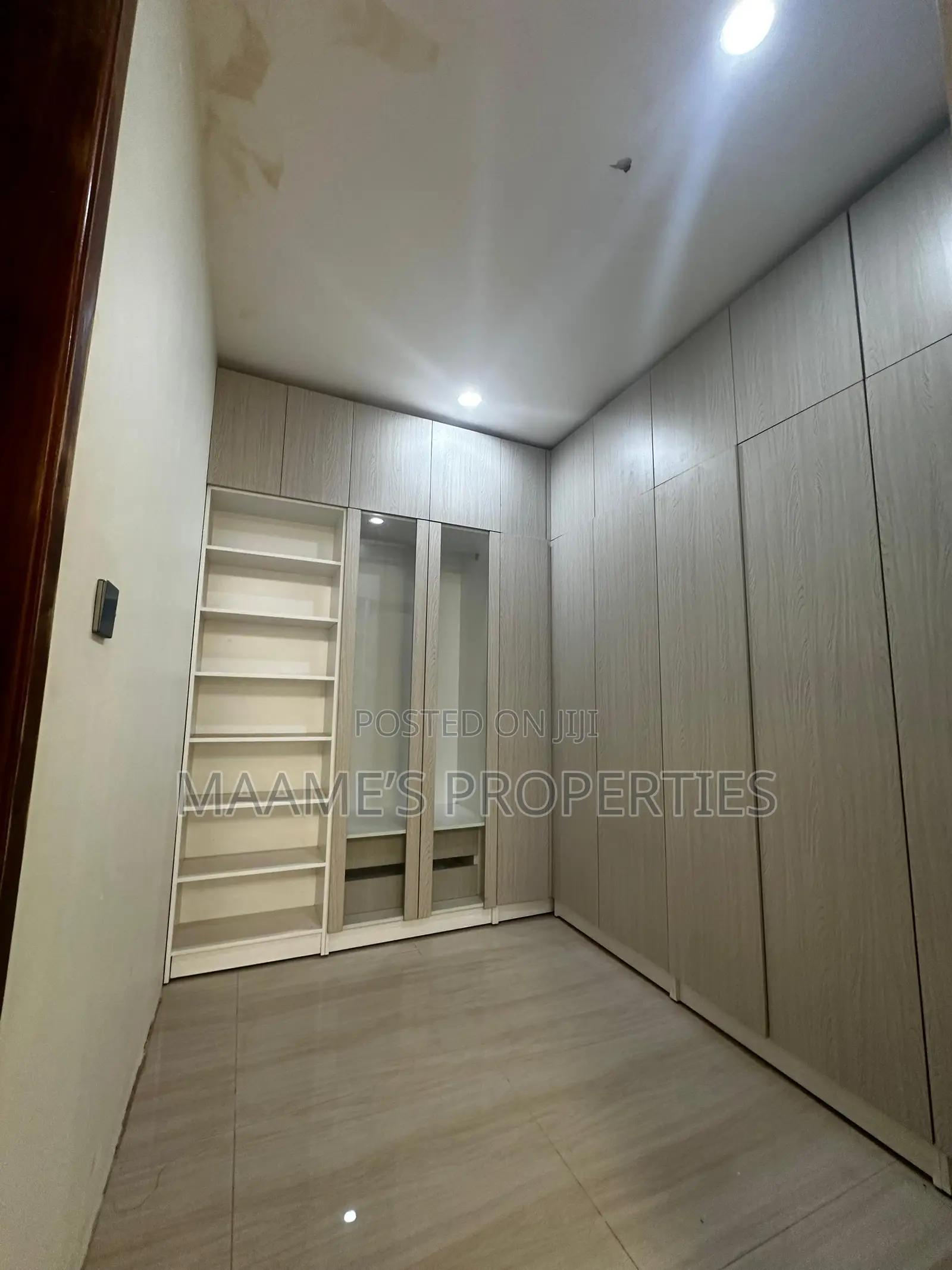 4bdrm Duplex in West Hills Mall Area for sale