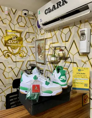 Air Jordan 4 Retro Pine Green
