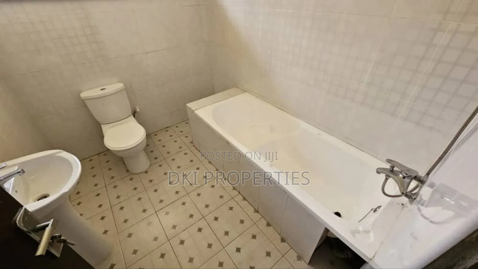 4bdrm House in Dki Properties, Adenta for rent
