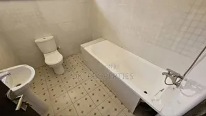 4bdrm House in Dki Properties, Adenta for rent