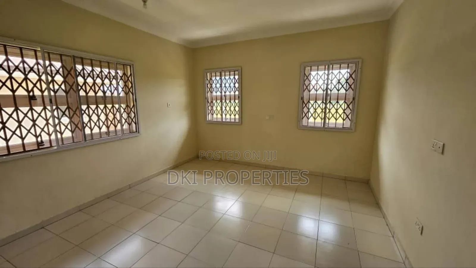 4bdrm House in Dki Properties, Adenta for rent