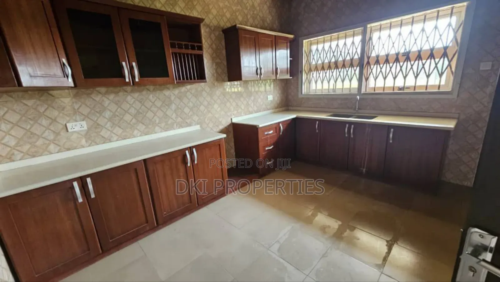 4bdrm House in Dki Properties, Adenta for rent