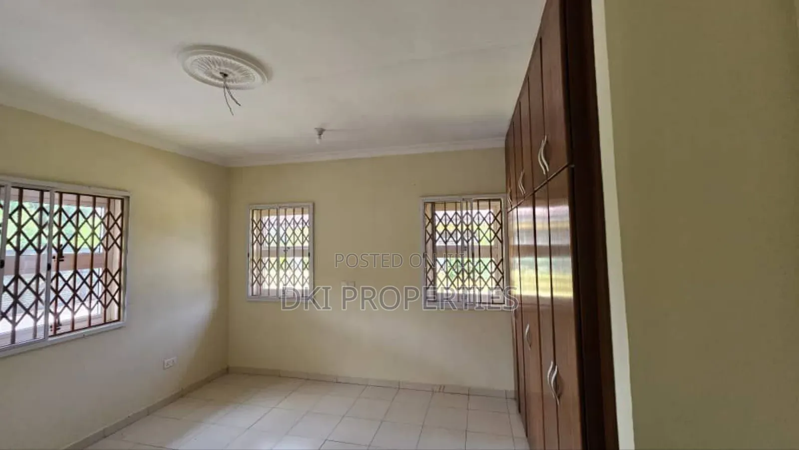 4bdrm House in Dki Properties, Adenta for rent