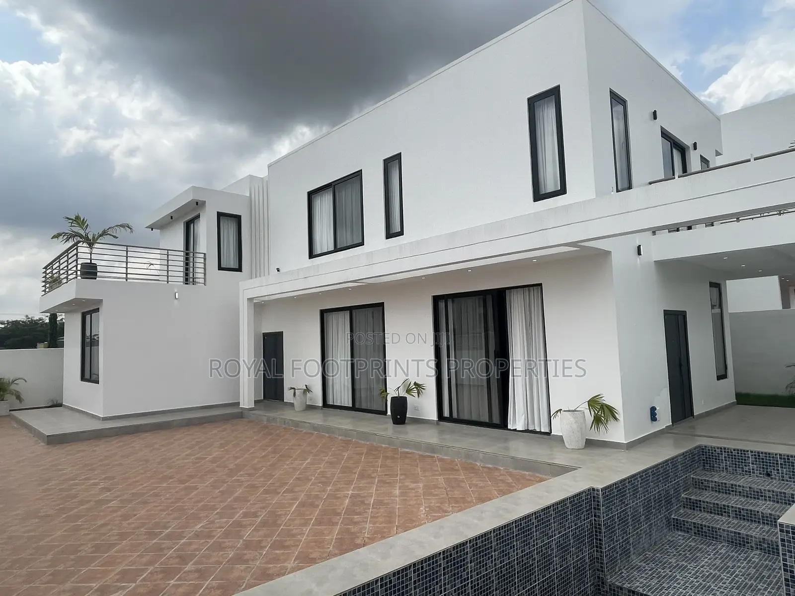 Furnished 4bdrm House in Luxelooks Properties, East Legon for sale