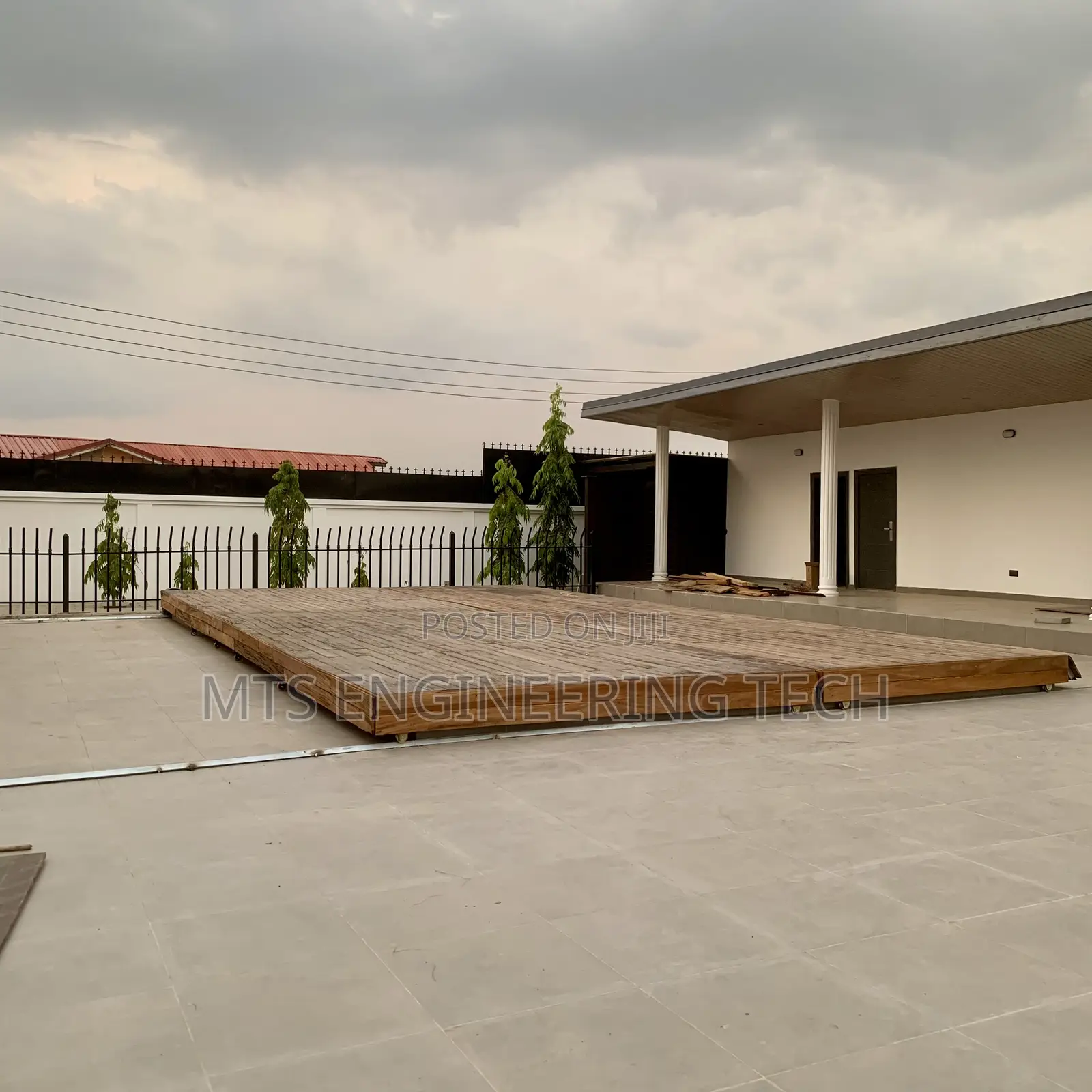 Bi-Slide Automated Pool Cover – Strong, Safe Modern