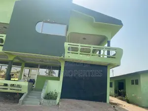 9bdrm House in Sakumono for rent
