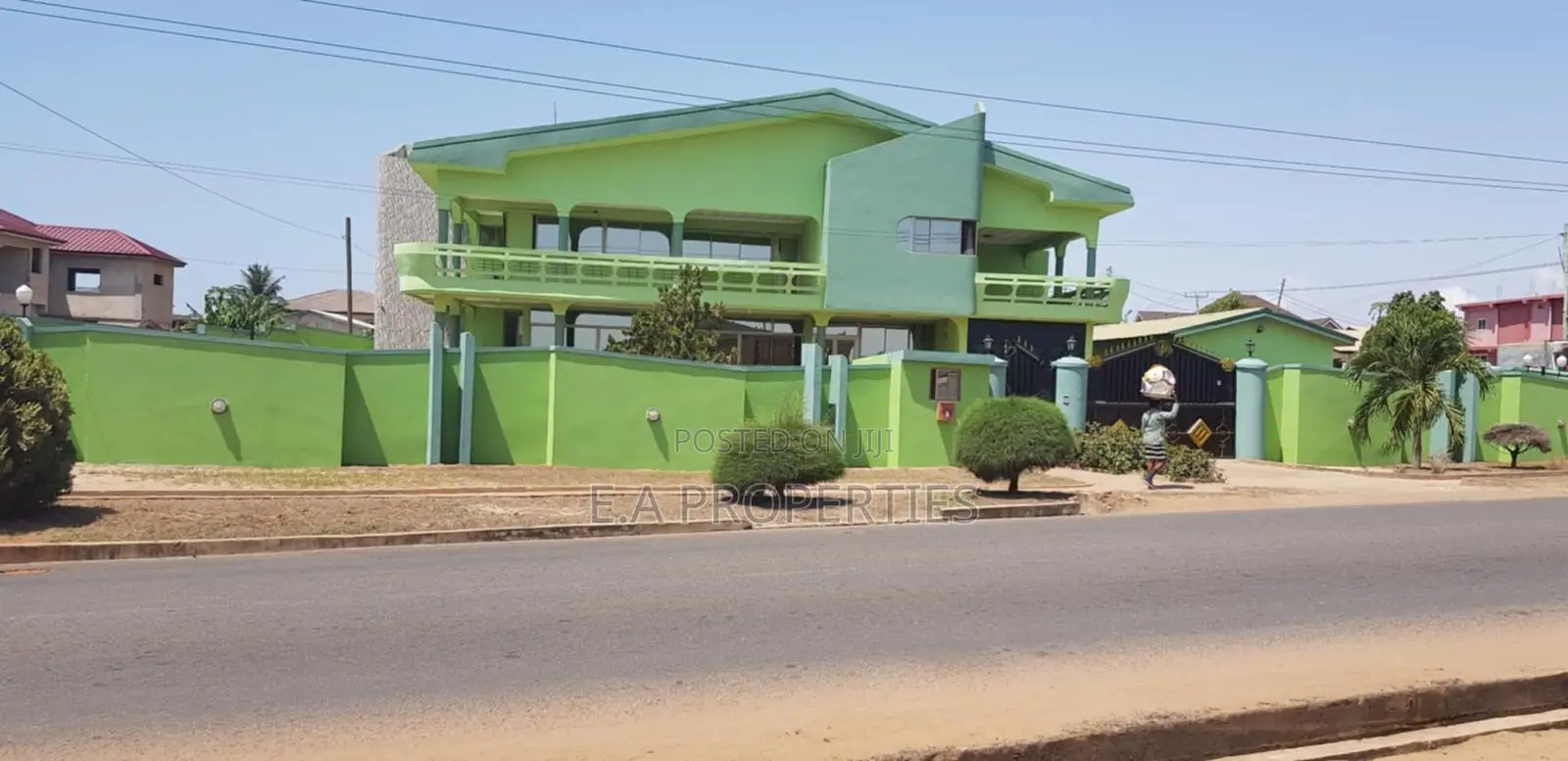 9bdrm House in Sakumono for rent