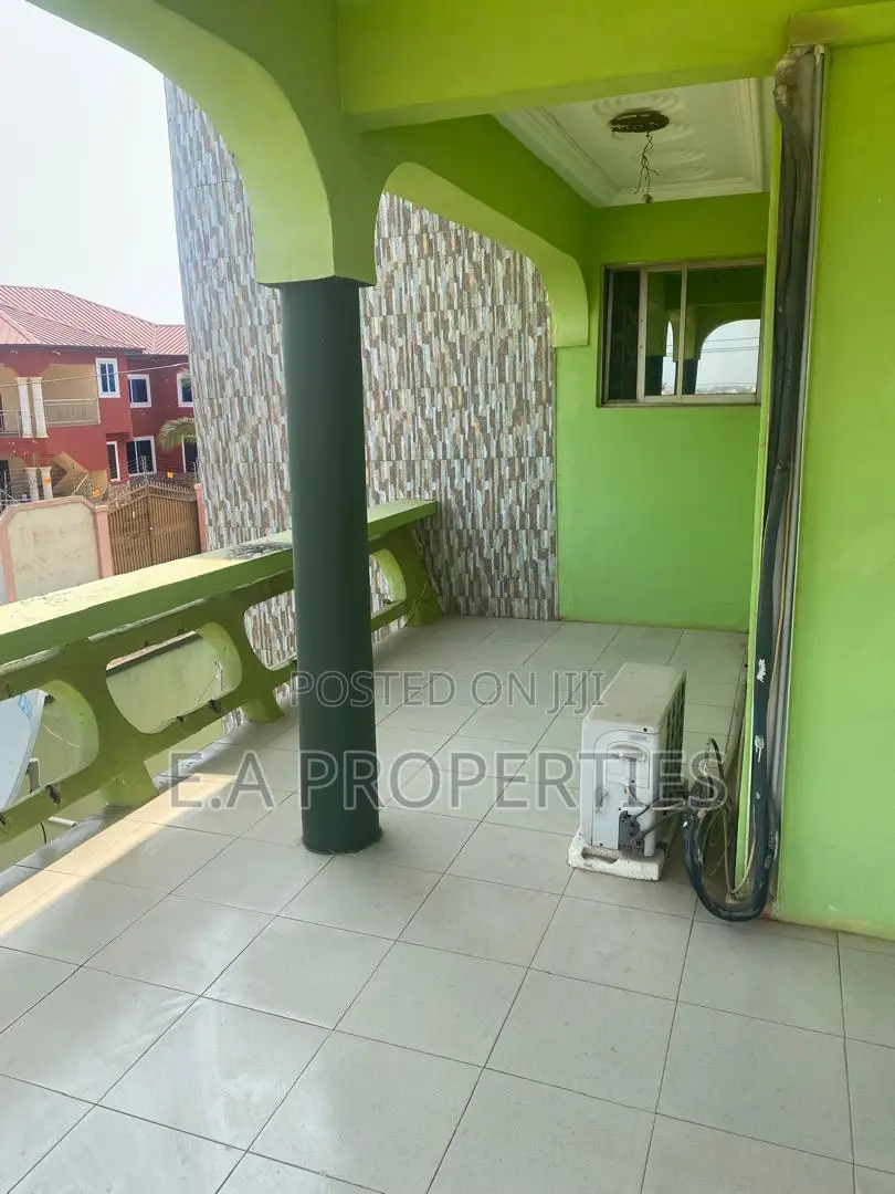 9bdrm House in Sakumono for rent