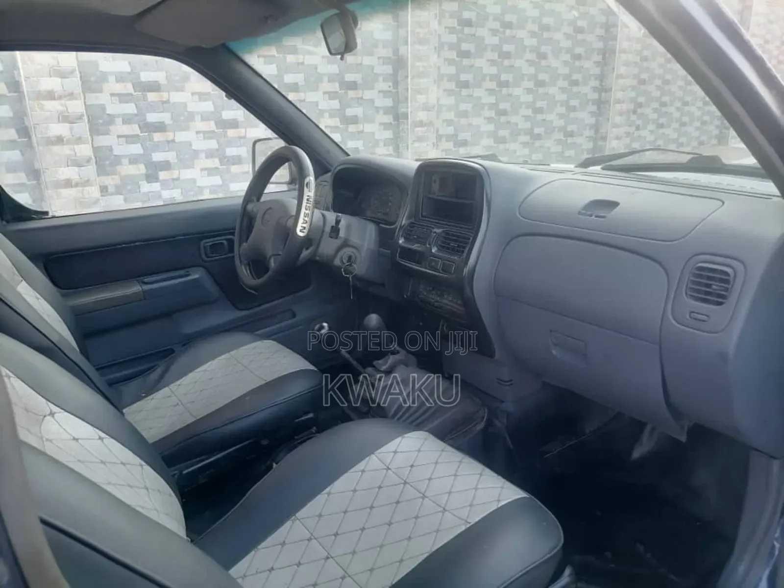 Nissan Hardbody 2010 Blue