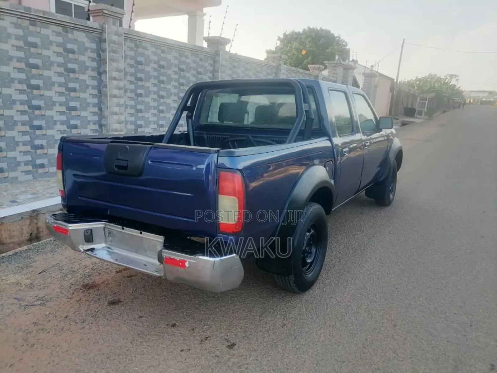 Nissan Hardbody 2010 Blue