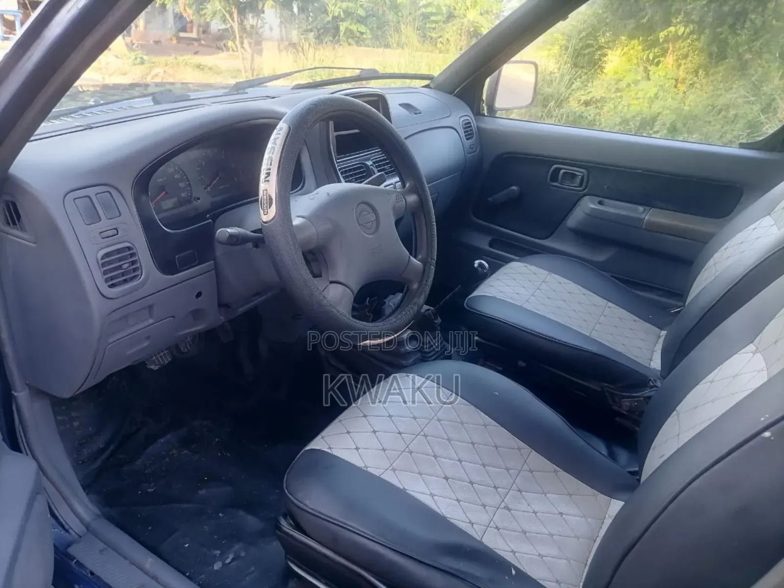 Nissan Hardbody 2010 Blue