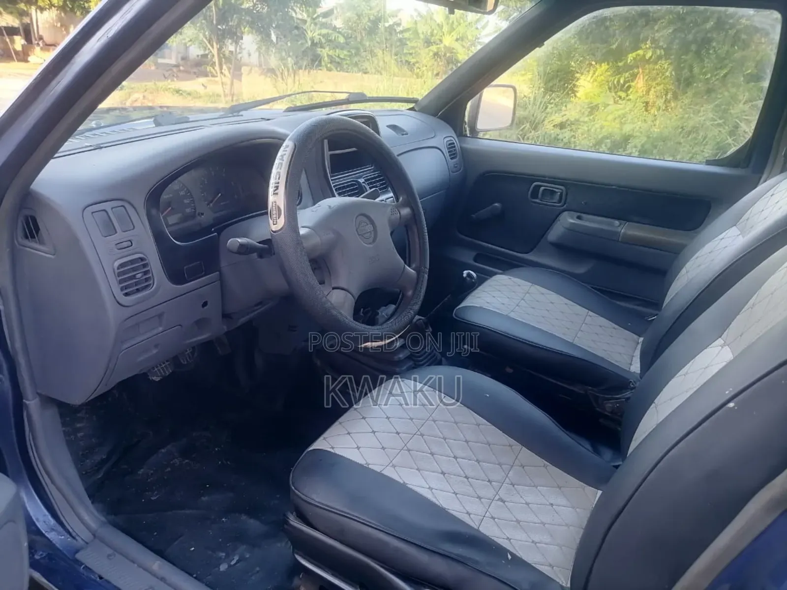Nissan Hardbody 2010 Blue