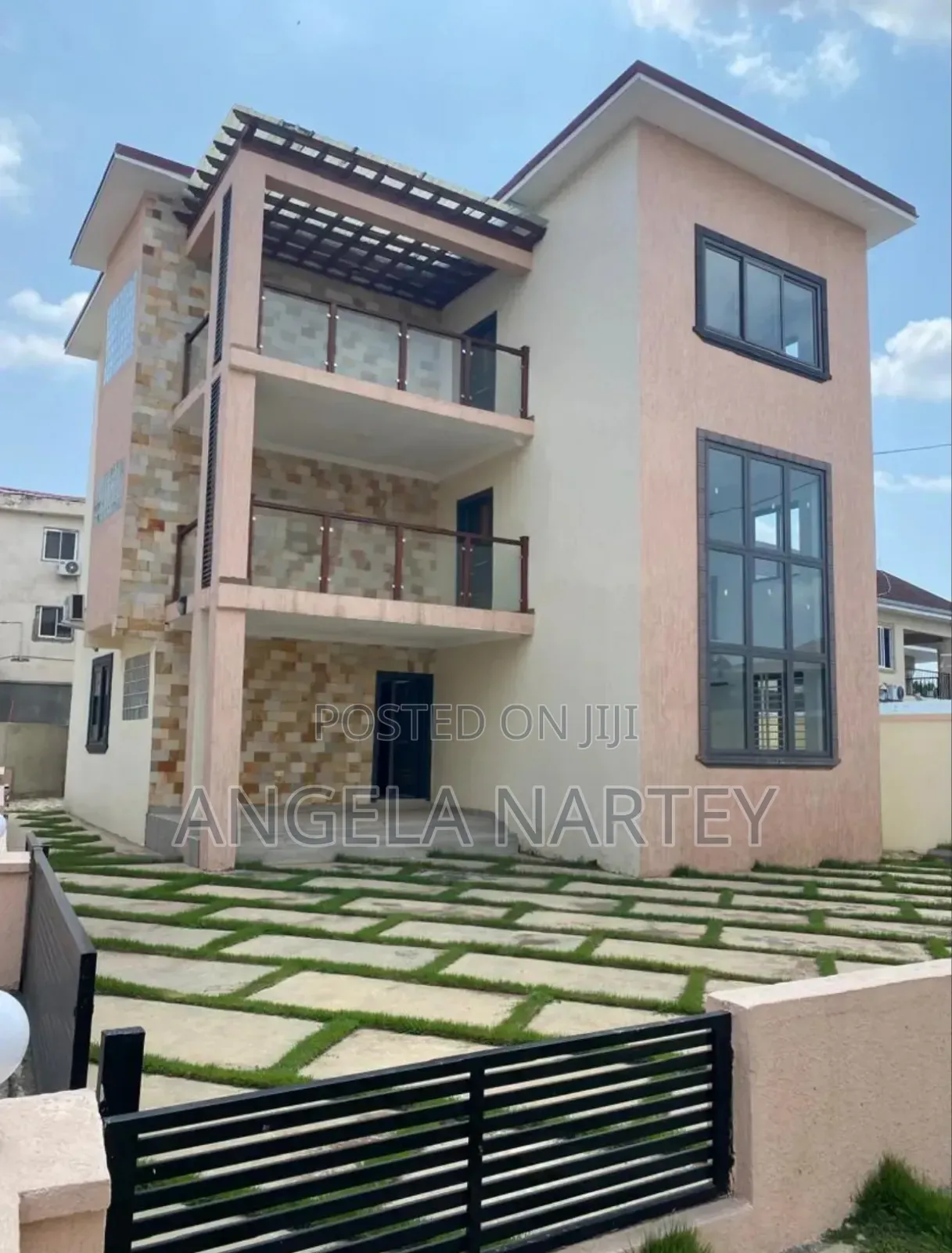 4bdrm House in Achimota for sale