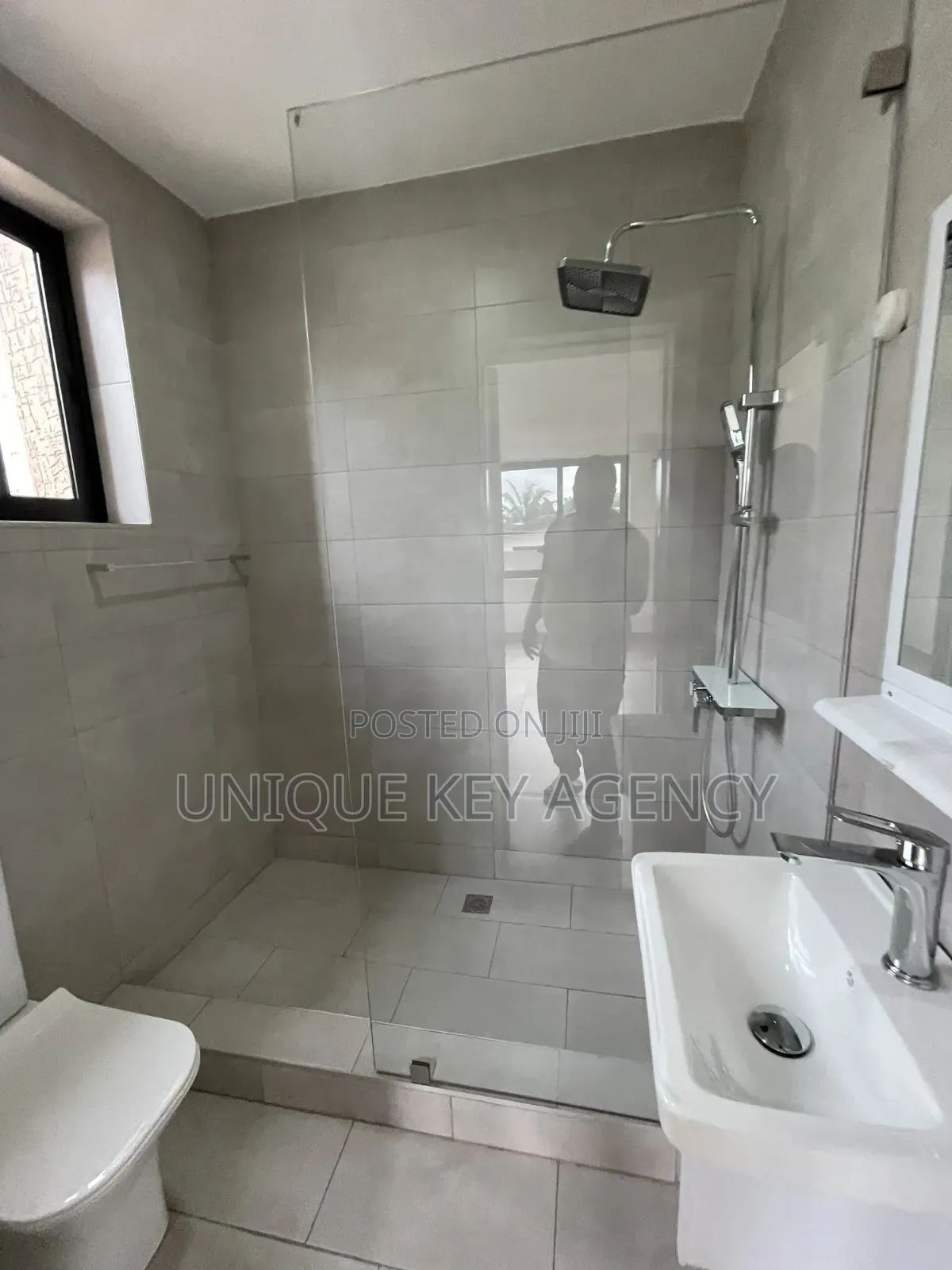 2bdrm Apartment in Unique Key Agency, East Legon for rent