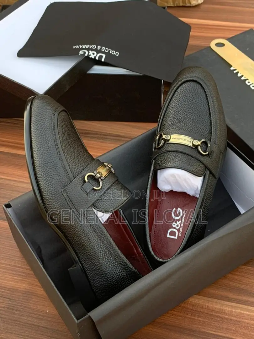Dolce & Gabbana Black Leather Loafers With Gold-tone Hardware.