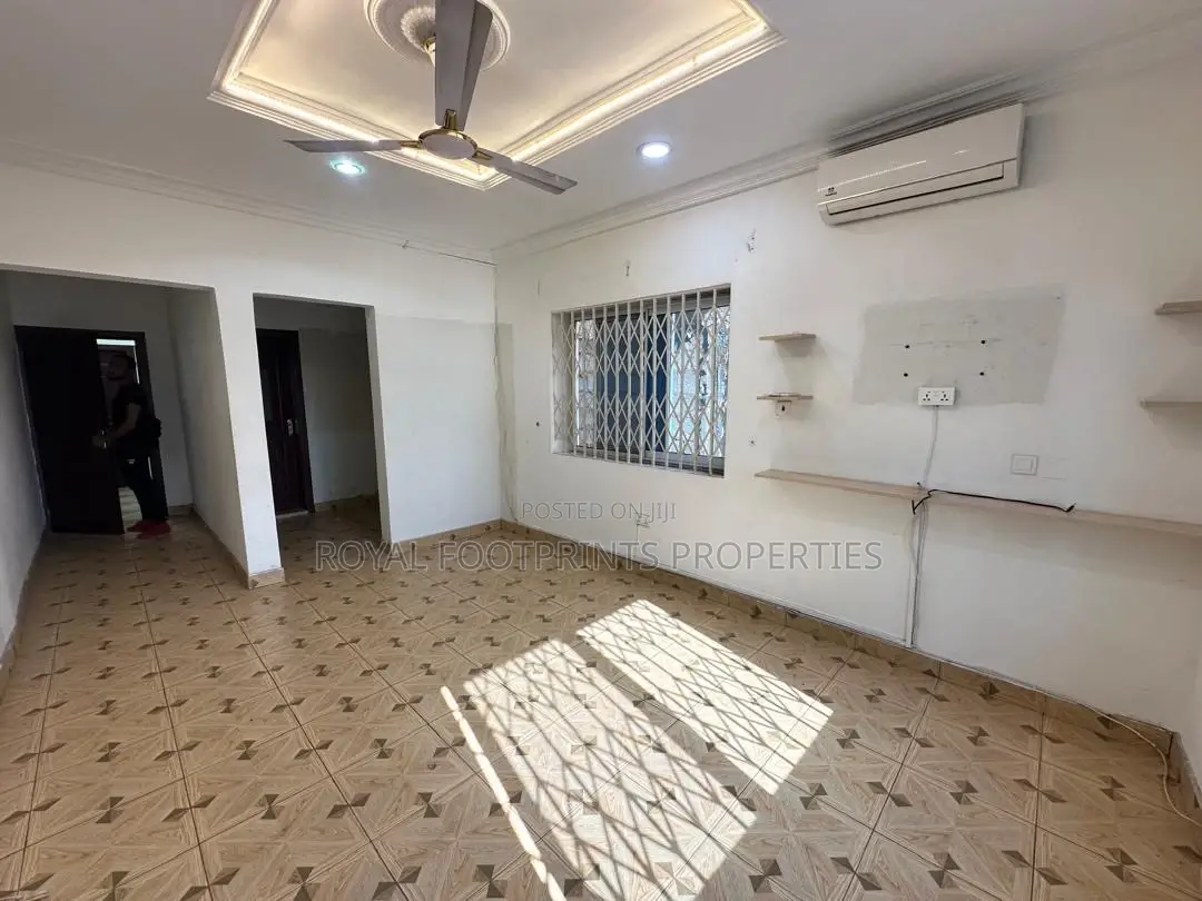 4bdrm House in Luxelooks Properties, East Legon for rent
