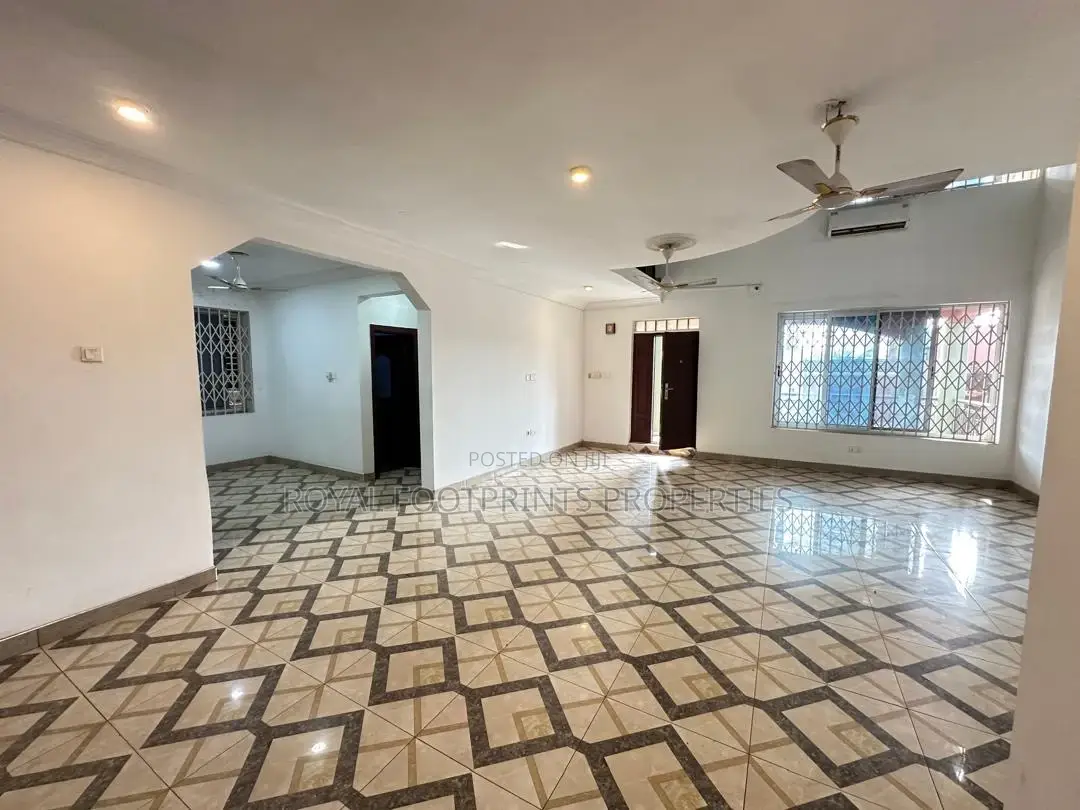 4bdrm House in Luxelooks Properties, East Legon for rent