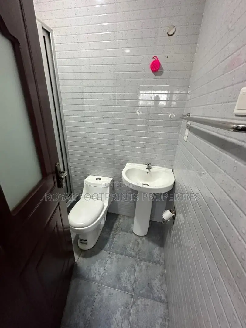 4bdrm House in Luxelooks Properties, East Legon for rent