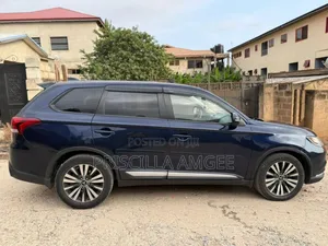Mitsubishi Outlander 2020 Blue