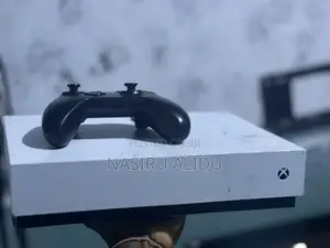 Xbox One S 1tb With 20 Plus Games From Home Use