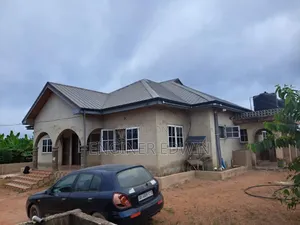 6bdrm House in Adjen Kotoku, Accra Metropolitan for sale