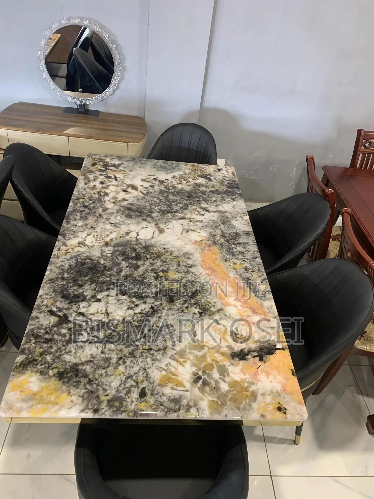 A Beautiful 6 Seater Dining Set, With a Golden Designs