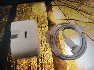 iPhone Type C Fast Charger, 3-pin..