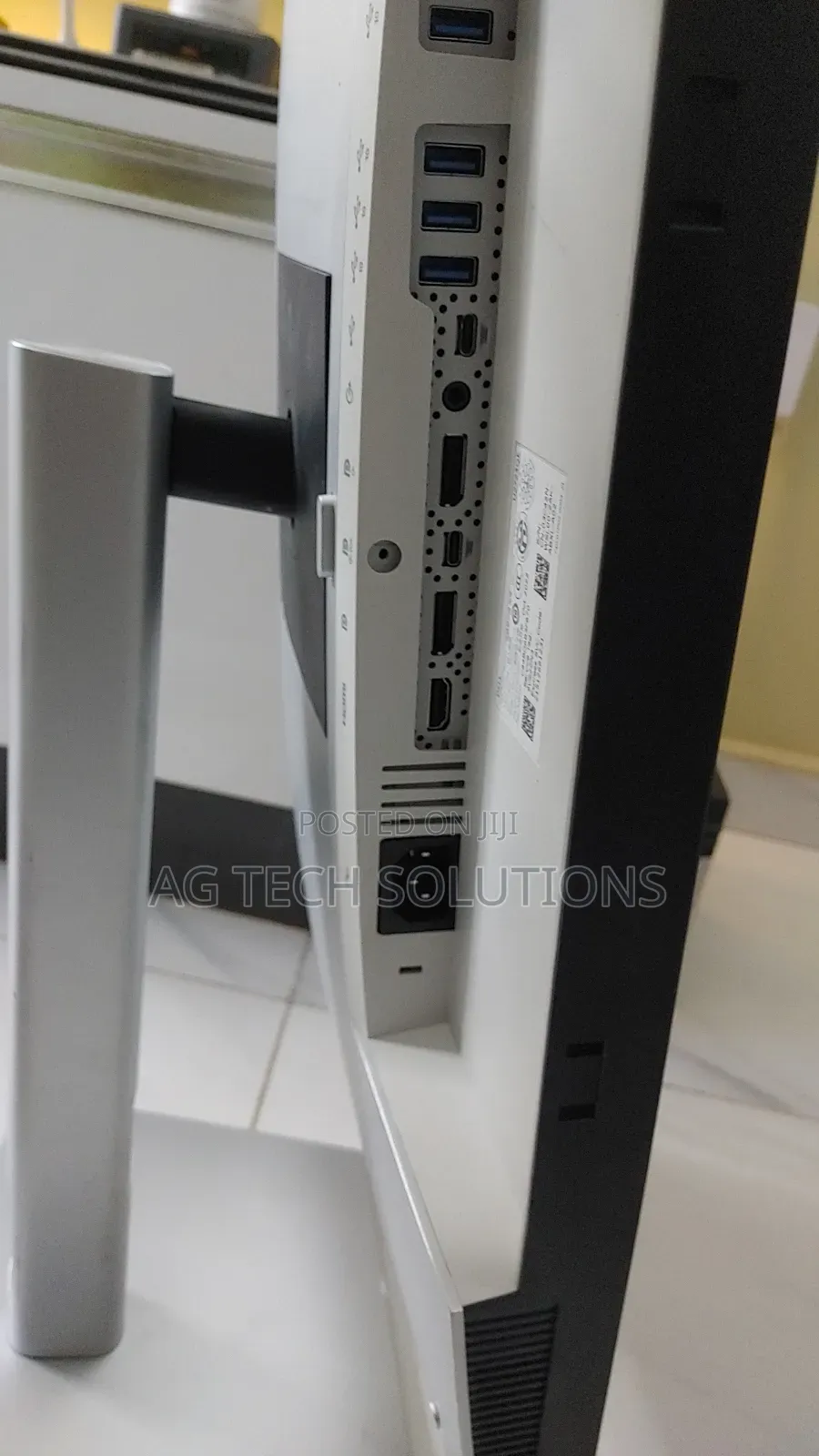 Dell Ultrasharp 27 Inches Edgeless Monitor