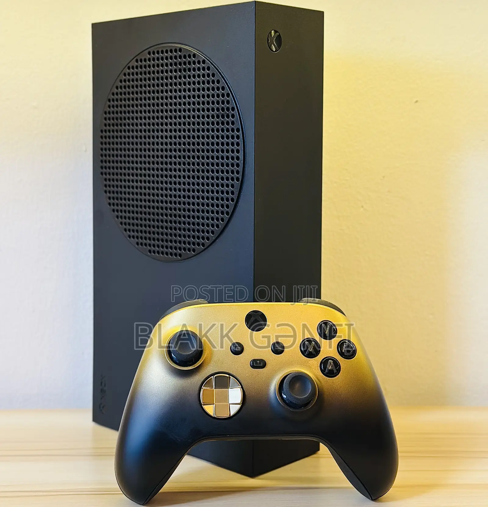 Xbox Series S 1tb + Shadow Gold Controller