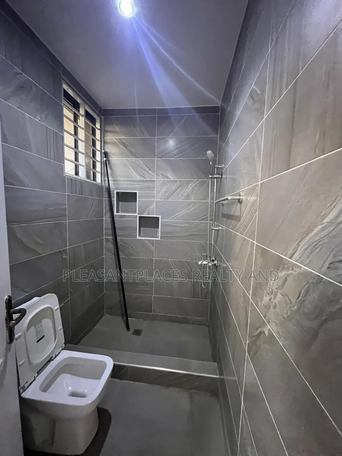 2bdrm Apartment in Pleasantplaces, Adjiriganor for rent