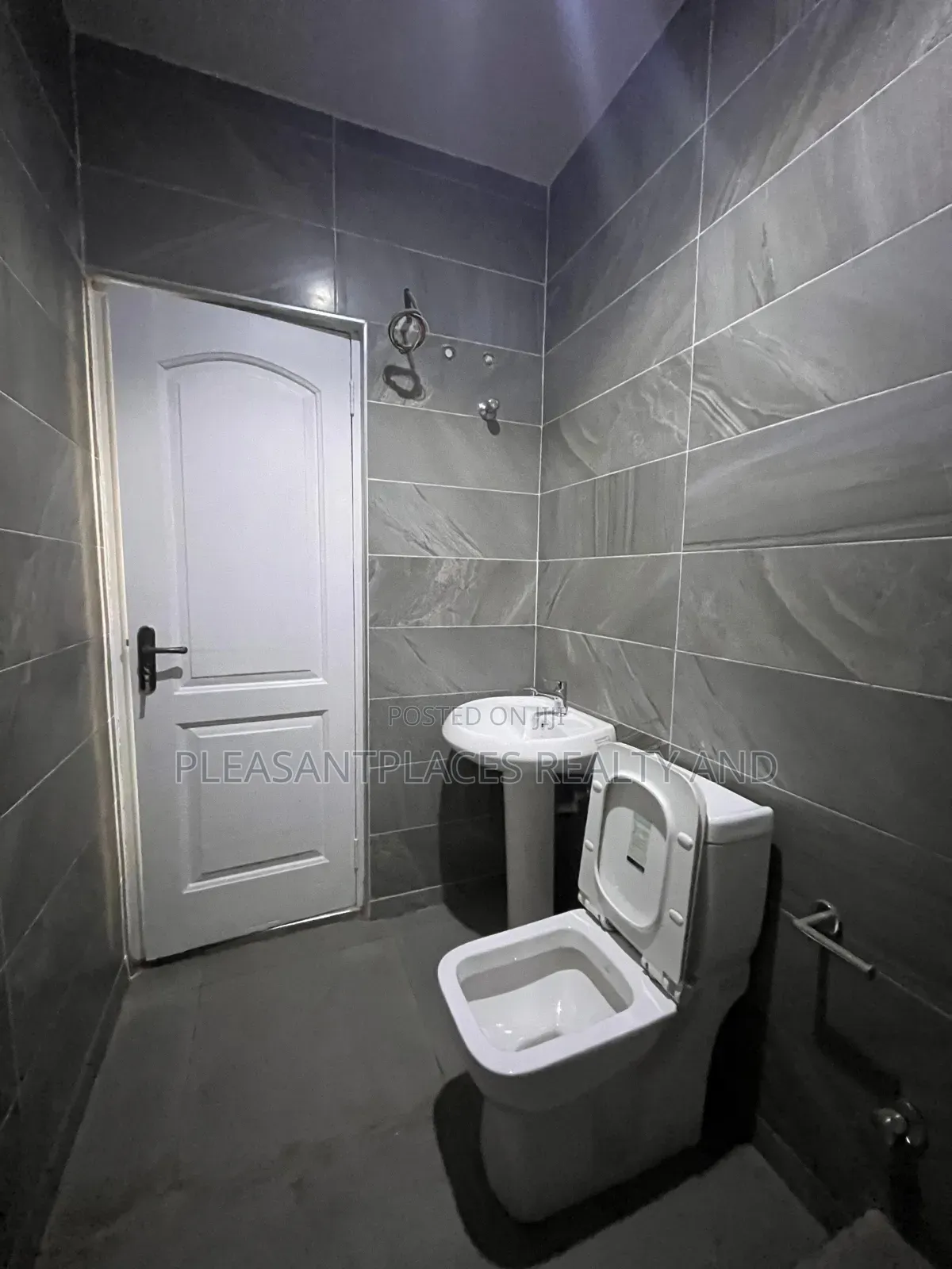 2bdrm Apartment in Pleasantplaces, Adjiriganor for rent