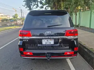 Land Cruiser V8 - For Rent