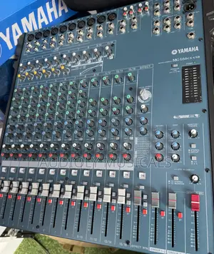 Mixer Console 16 - Channel Yamaha Mg Raw Mixer