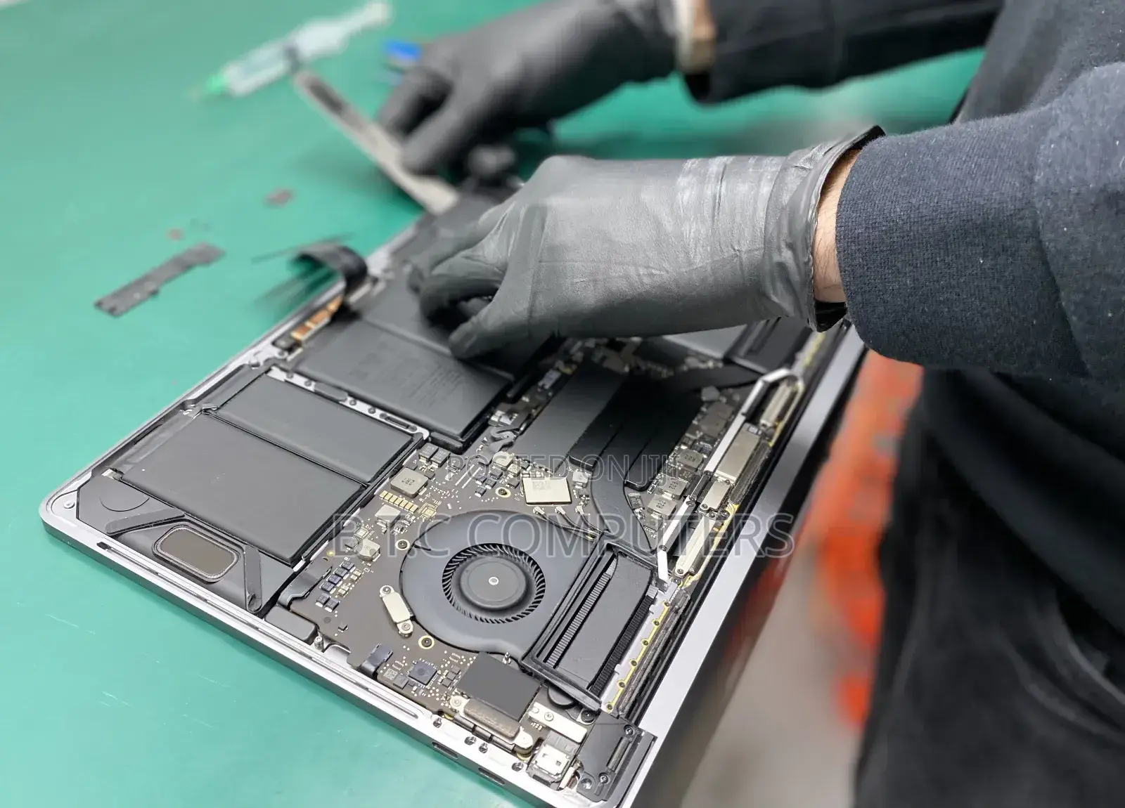 Macbook Air and Pro Battery Replacement
