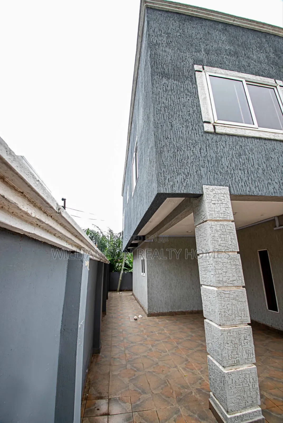 4bdrm House in Hfc Estate Area, Spintex for sale