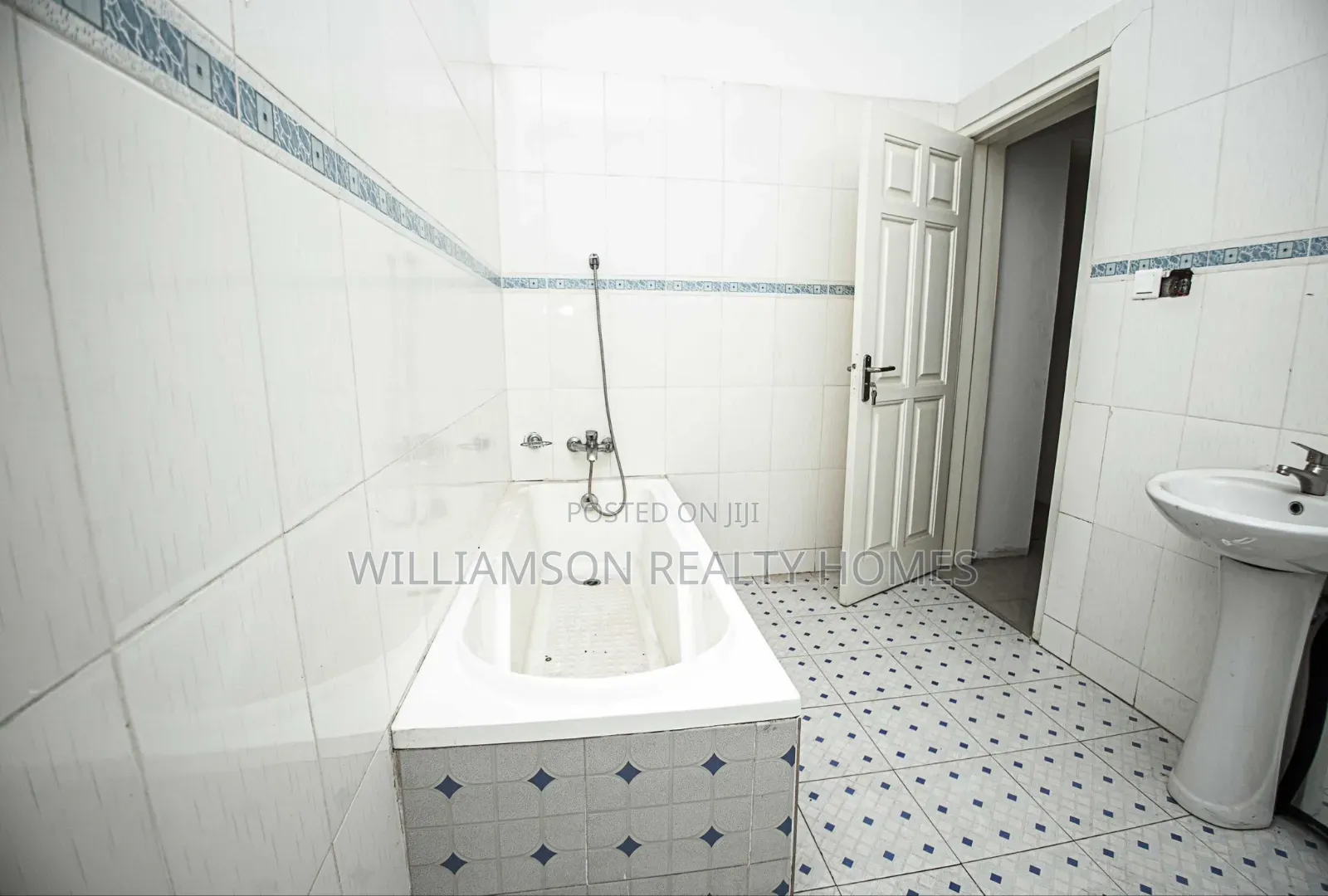 4bdrm House in Hfc Estate Area, Spintex for sale