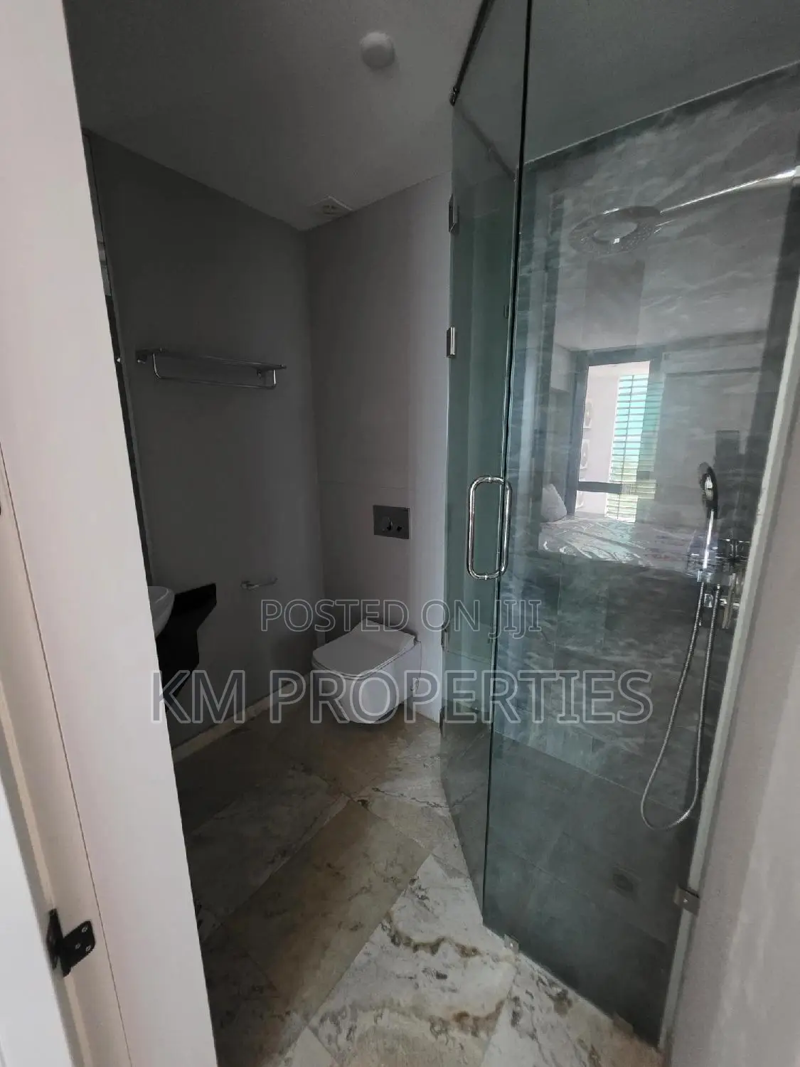 Fully-Furnished 2 Beds Airbnb in Labone