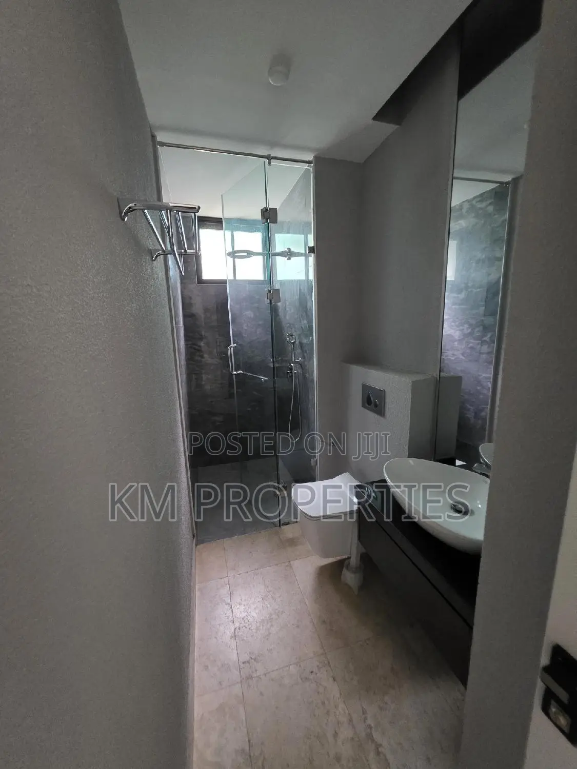 Fully-Furnished 2 Beds Airbnb in Labone