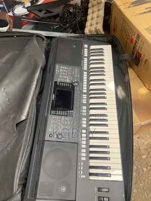 Yamaha Psr S750