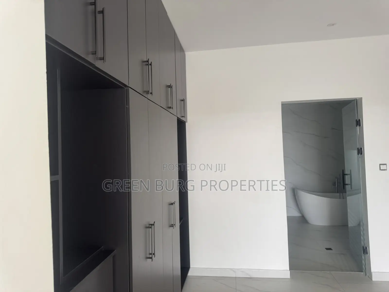 4bdrm House in Green, East Legon for sale