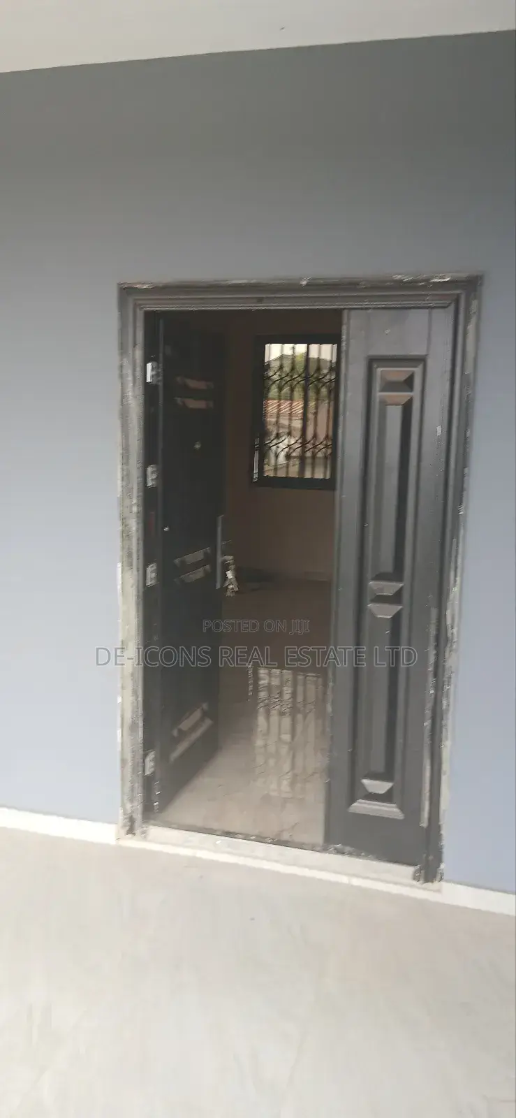 2bdrm Duplex in De-Icons Real Estate, Awutu Senya East Municipal