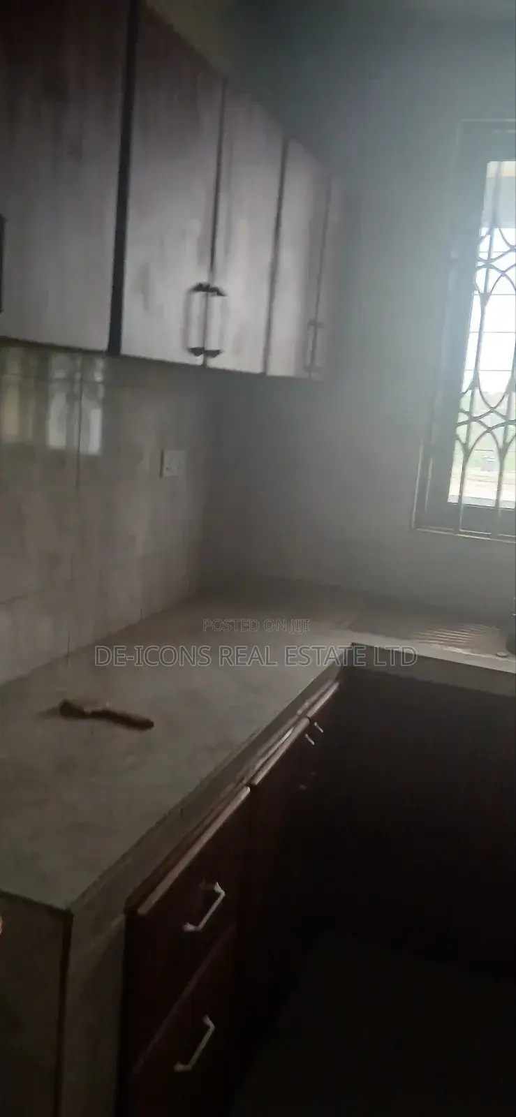 2bdrm Duplex in De-Icons Real Estate, Awutu Senya East Municipal