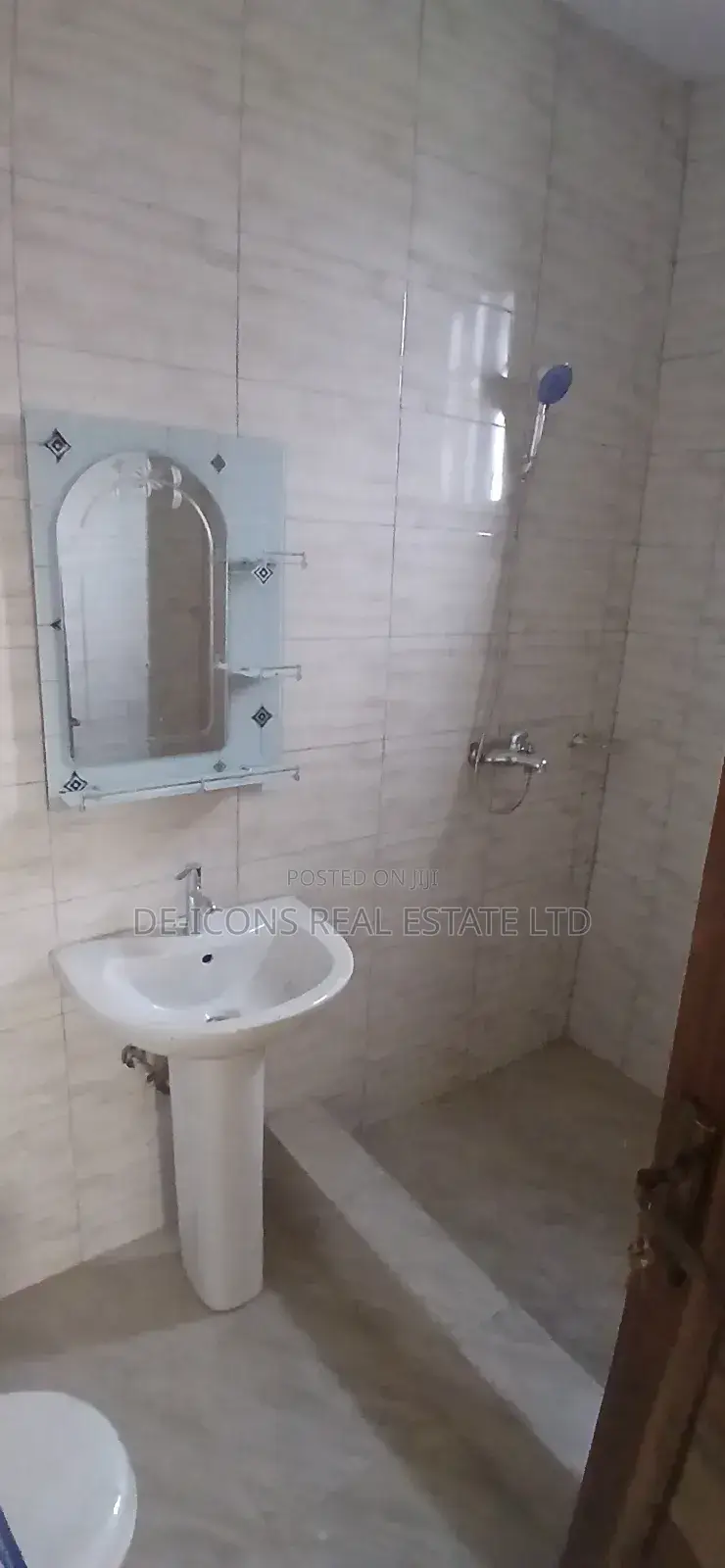 2bdrm Duplex in De-Icons Real Estate, Awutu Senya East Municipal